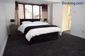 The Kyoto House - Four Spacious Cosy Bedrooms I Netflix & Large Rooms - Image 5