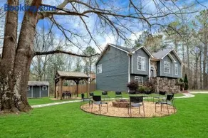 Chateau Elan Family Home Retreat Fast WiFi Sleeps 15 - Image 4