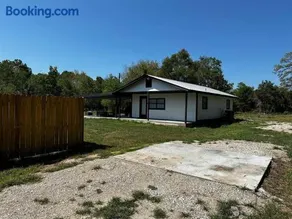 Updated 4 bedroom home in Oragnefield - Image 5