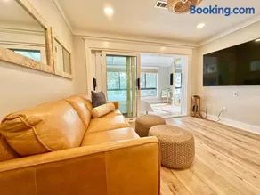 Bay-front Condo near Gulf - Elegant and Private Stay - Penthouse with Elevator - Image 1