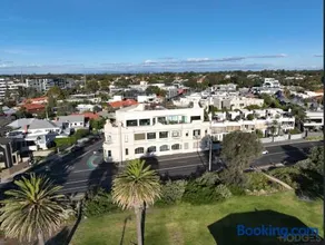 Beach Road Hampton Holidays - Image 4