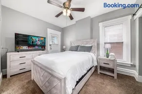Spacious 3BR Home Near OSU & Short North Sleeps 10 - Image 3