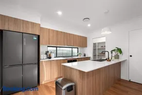 Stylish Clontarf Townhouse & Parking - Image 1