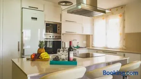 SeaHomes Vacations - NAUTIC MARITIME Apt - Image 2