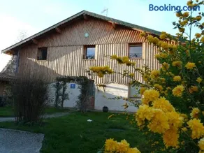 Moulin rénové avec jardin, au bord de l'eau, entre Verdun et Metz - Image 1