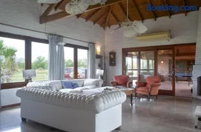 Casa de campo en club privado Benquerencia - Image 3