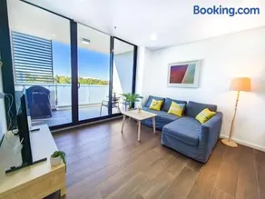 Relaxing 1BR w Pools & SPA, Gym in Olympic Park - Image 2