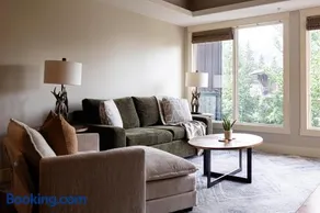 Misty Mountain- Premium 2 Bedroom Mountain View - Image 2
