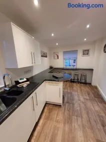 3 Laurel Court - Image 3