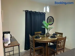 Quiet 2BR Retreat , Fenced yard , Modern Duplex - Image 1