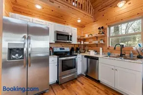 5 Cabins for Groups - Sleeps 54, Hot Tubs - Image 3