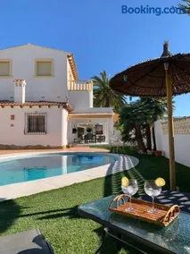 Casa Laura by Sun & Sea Homes - Image 1