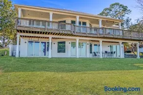 Salty Bay Hideaway - Image 1