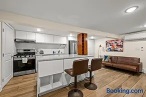 Jersey City Retreat w Private Backyard Bonfire Near NYC - Image 5