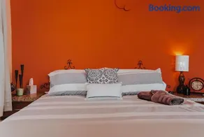 2 Cozy College Student Room with AC, Wi-Fi, Kitchenette - Image 3