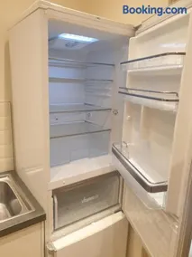 London Luxury Apartments 4 min walk from Ilford Station, with FREE PARKING FREE WIFI - Image 5