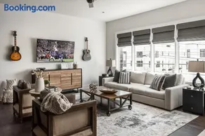 LUXE-Tennessee Row-Heart of Gulch-Mins to Broadway - Image 2