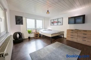 Pitlane-Apartment - Image 2