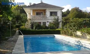 Villa entièrement équipée avec jacuzzi, terrasse et piscine privée | Vue jardin | Adaptée au travail à distance | Avec animaux admis - Image 1