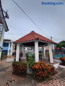 Casa comoda, bien ubicada en conjunto con piscina - Image 2