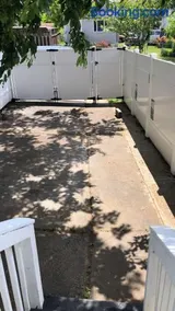 cozzy room with private entrance and drive way - Image 2