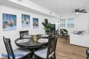 Stay West Side 2BR Near DT - Image 4