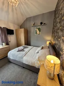 Room@87 - Image 5