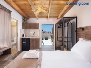 Lavender Suite with Sea View - Beach at your Doorstep - Image 3