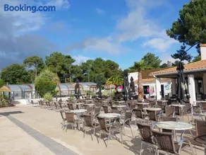 Mobilheim „Mh 338 Ronce Les Bains“ mit Gemeinschaftspool, privater Terrasse und Klimaanlage - Image 2