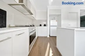 Modern 4-Bedroom Retreat, Steps from Park & Mall, New & Stylish! - Image 3