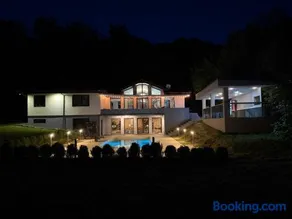 Breite Privée Forest and Pool Retreat - Image 4