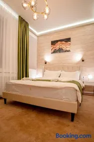 Luna Boutique - Image 1