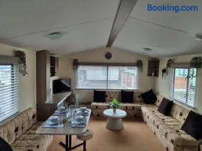 A&J Caravan Hire Golden Gate Towyn - Image 2
