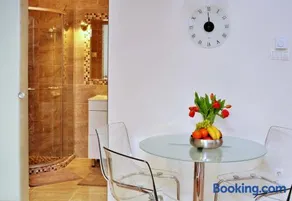Dorothilux Apartment by Staymood Holidays - Image 4