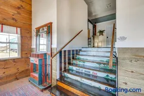 Charming Converted Railcar Studio in Joplin! - Image 3