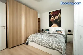 SHM Apartments with AC and Teracce - Image 2