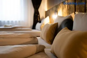 Grand Hotel - Image 4
