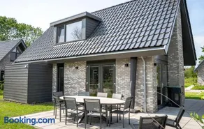 Wetterfrij - Enjoying the water in Elahuizen - Image 1