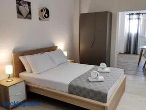 Neva Apartments by the Beach - Image 2