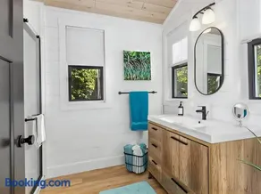 Sunset Cottage Relax on Lake Michigan 3BR, 3BA - Image 2
