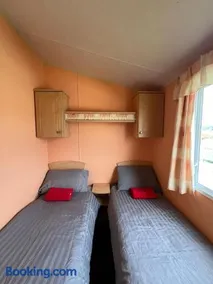 Spacious 2 bedroomed mobile home - Image 1