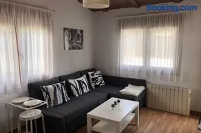 ESTUDIO MAESO con sofá cama - Image 1