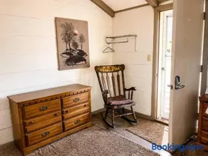 Room 14-2 Queen SuiteWoodland Motor Lodge - Image 3