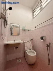 Paroi Seremban Cozy Homestay Sleeps 7 - Image 4
