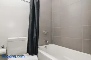 Modern 1BR with Breathtaking Yorkville View - Image 5