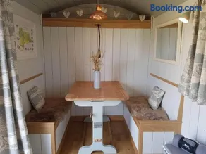 Luxury Shepherds Hut, Wiltshire Amazing Vistas - Wellington - Image 5