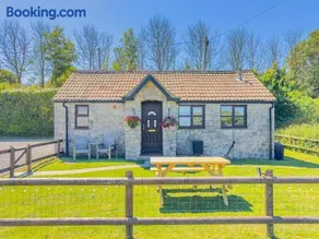 Cosy & Characterful, Seaside Cottage, Dog Friendly - Image 1