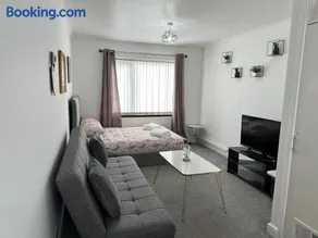 Lovely 3 bedroom house close to City Centre - Image 3
