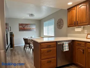 Betty's Place II - Image 3