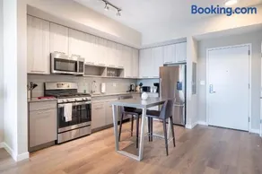 Modern Apt with Harbor Views - Image 5